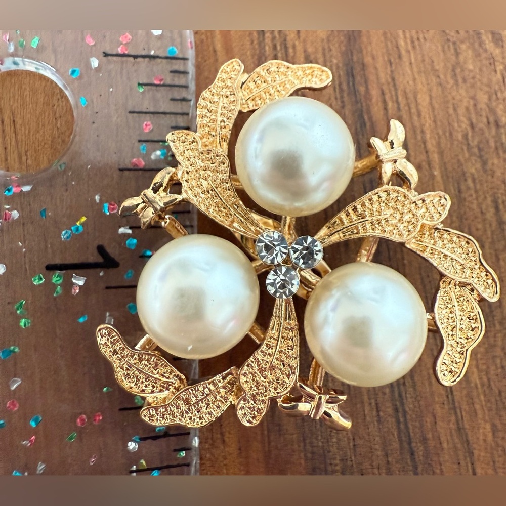 New Gold Tone and Faux Pearl Brooch Pin Rhinestone Floral Swirl